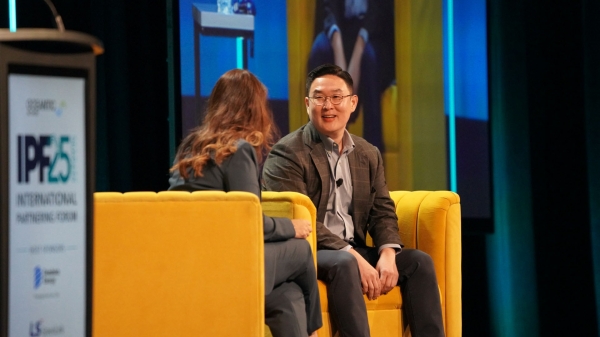 구본규 LS전선 대표가 IPF 2025 개회식 기조 대담에서 발언을 하고 있는 모습 [사진=LS전선]