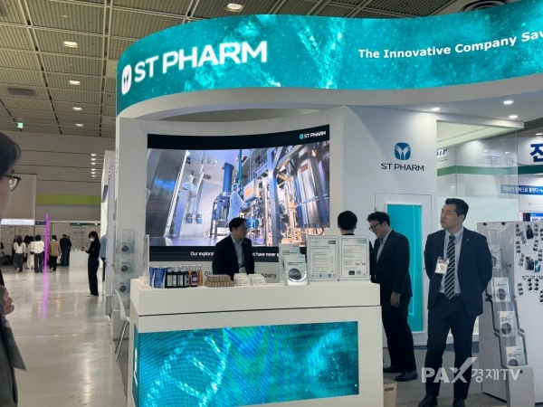 ▲2025 바이오코리아, 에스티팜 부스 모습 [사진=김효선 기자]