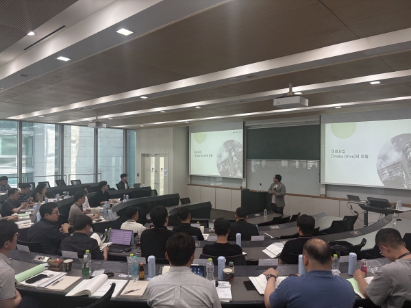 지난달 26일 고려대학교에서 열린 ‘고려아연 및 계열사 리더십 아카데미’ 수업 모습[사진=고려아연]