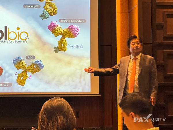 ▲28일 개최한 기업설명회에서 발표하고 있는 이상훈 대표