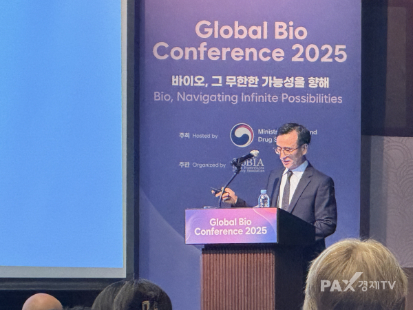 ▲글로벌 바이오의약품 CDMO 산업 전망 발표중인 프레스티지바이오로직스 양재영 전무 [사진=팍스경제TV 김효선 기자]