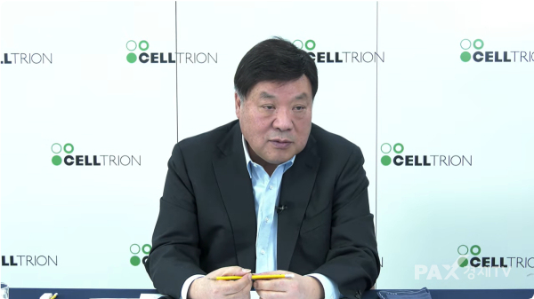 ▲19일 진행한 셀트리온 온라인 기자간담회에서 서정진 회장이 발표하고 있다.