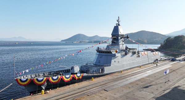 SK오션플랜트가 건조 중인 해군 전남함(울산급 Batch-Ⅲ 3번함, 3600톤급) 진수식 장면 [사진=SK오션플랜트]