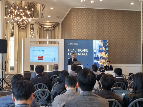 ▲JP모건 아시아태평양 트랙에서 발표하고 있는 전태연 대표