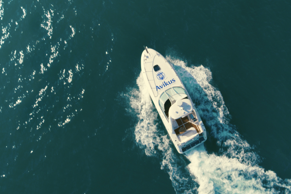 아비커스의 자율운항시스템이 설치된 레저용 보트 사진 [사진=HD현대]