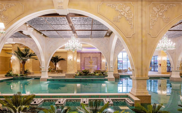 로열파크씨티 내부 수영장 [사진=로열파크씨티]