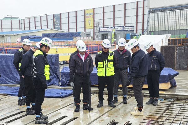 지난달 18일 전주에코시티 17블록 건설현장에서 안전보건 점검이 진행되고 있다. [사진=중흥그룹]