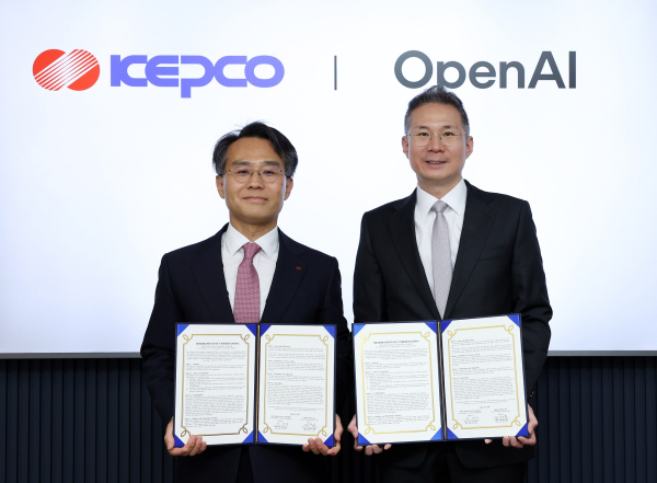 (왼쪽부터) 주재각 한전 AI혁신단장, 김경훈 OpenAI 코리아 총괄 대표 [사진=한전]
